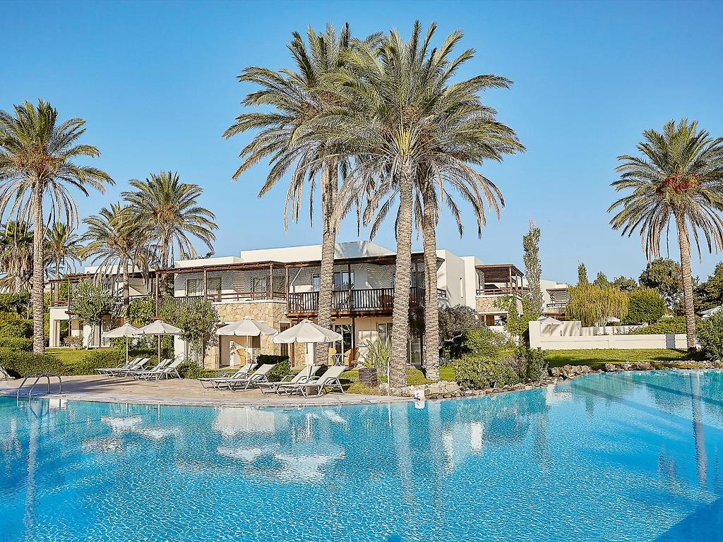 Grecotel LUX®ME Kos, Gepflegtes Hotelzimmer mit komfortabler Bettausstattung.