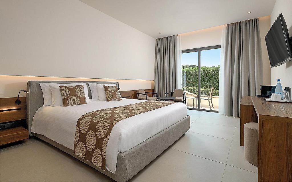 The Ixian Grand & All Suites, Design