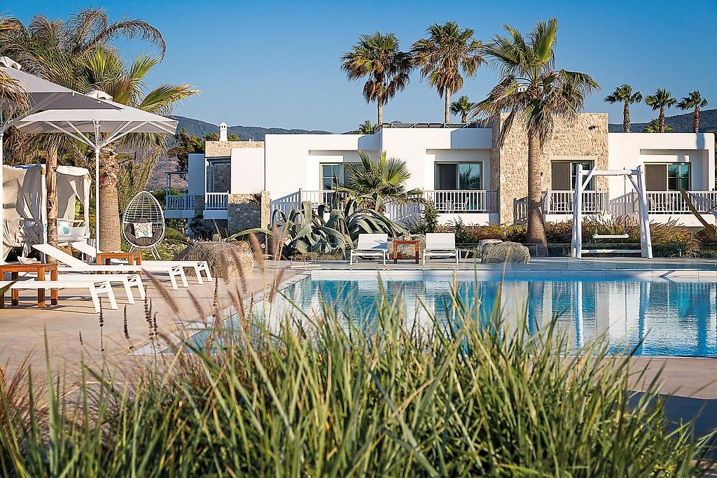 White Pearls Luxury Suites, Pool/Poolbereich