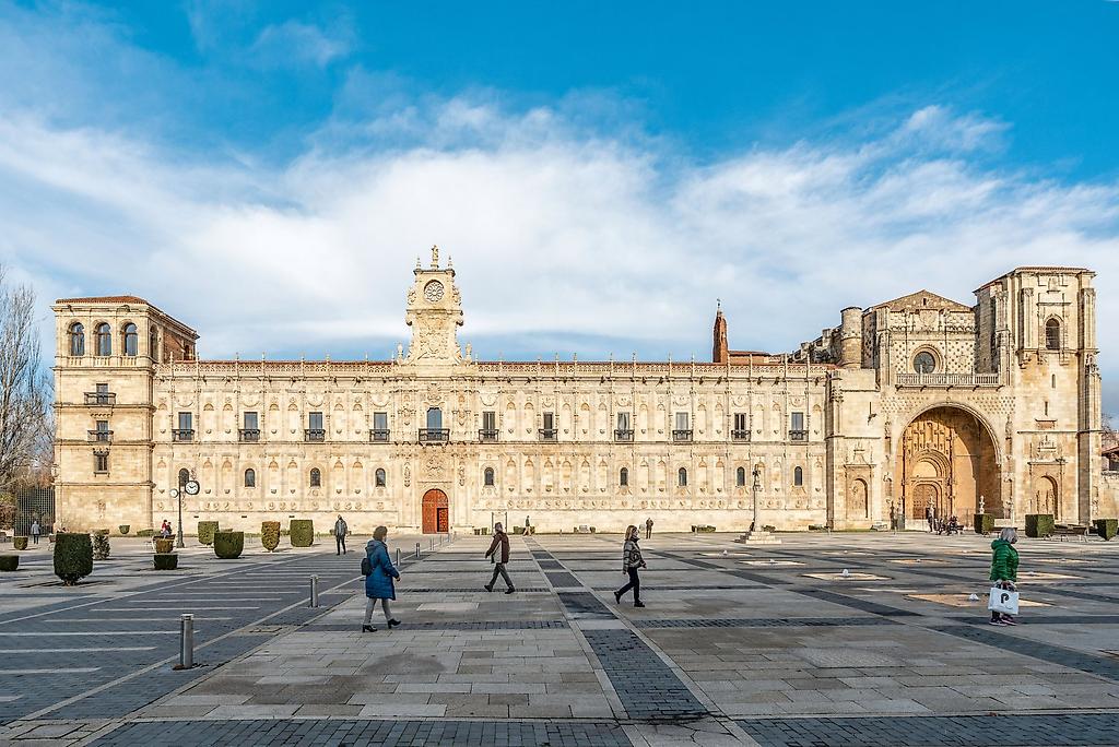 Parador de León, Resort/Hotelanlage