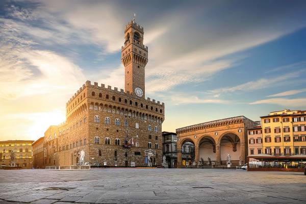 Menschenleerer Square of Signoria in Florenz bei Sonnenschein