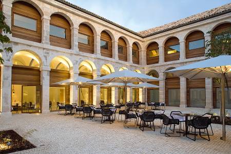 Parador de Alcala de Henares, Innenhof