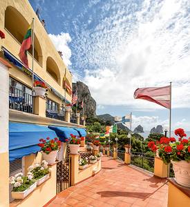 Weber Ambassador, Resort/Hotelanlage