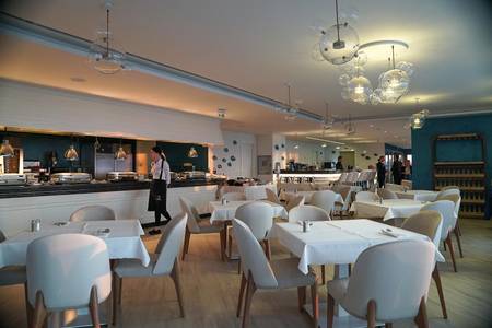 Almyros Beach Resort & Spa, Restaurant/Gastronomie