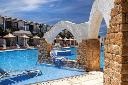 Athena Pallas, Pool/Poolbereich