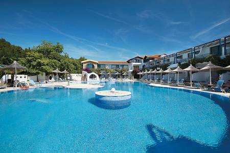 Athena Pallas, Pool/Poolbereich