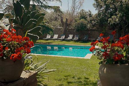 Eremo della Giubiliana, Hotelpool mit Sonnenterrasse und Liegen im Außenbereich