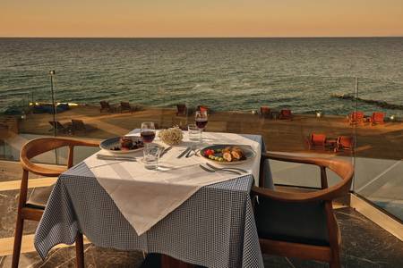 Cavo Orient Beach Hotel, Restaurant/Gastronomie