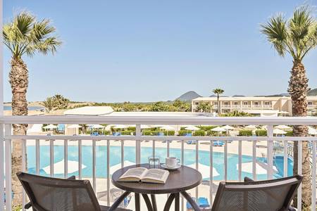 Sandy Beach Resort, Classic