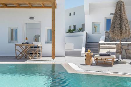 Secret View Hotel, Poolfront