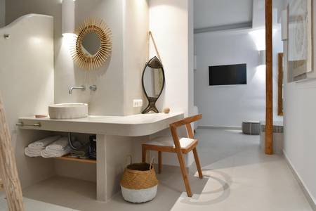 Mythis Paros, Suite