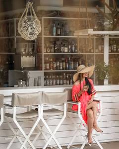 Marathon Beach Resort, Stilvolle Hotelbar bei Athen für erfrischende Getränke und Cocktails.