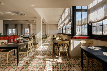 Hotel Reveron Plaza, Restaurant/Gastronomie