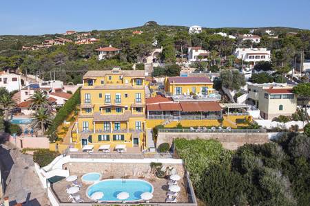 Lu Hotel Maladroxia, Resort/Hotelanlage