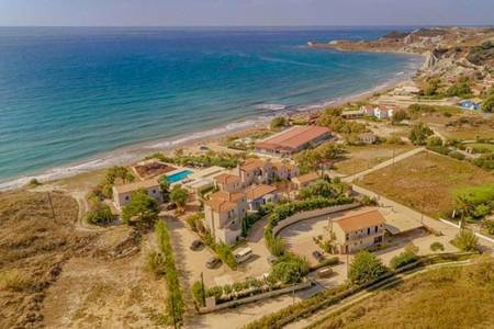Costa Rossa, Resort/Hotelanlage