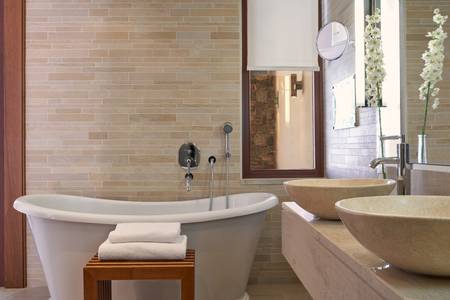 Phaea Blue, Bungalow