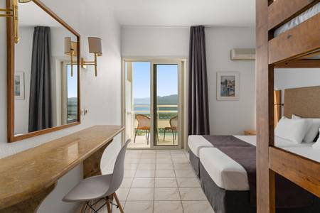 Palmariva Beach Hotel, Family