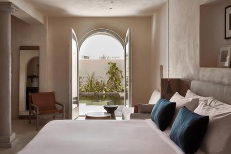 Istoria Hotel, Tarina Suite