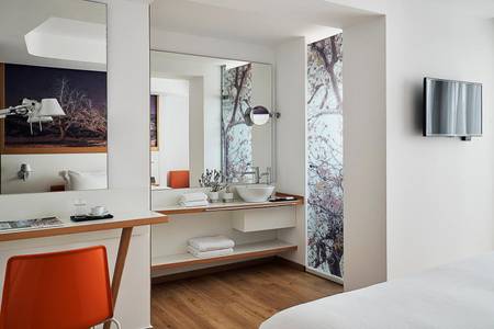 Olive Green Hotel, Popular Executive