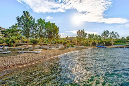 Evia Riviera Resort, sonstige Evia Riviera Resort, Malerische Bucht mit kristallklarem Wasser und Felsformationen in Hotelnähe.