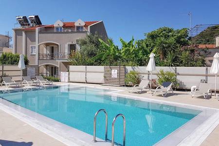 Notos Luxury Studios & Apartements, Pool/Poolbereich