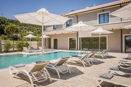 Notos Luxury Studios & Apartements, Pool/Poolbereich