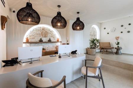 Opal Paros, öffentliche Bereiche