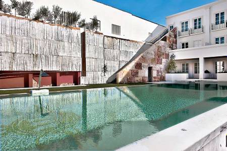 Alentejo Marmoris Hotel & Spa, Pool und Gebäude