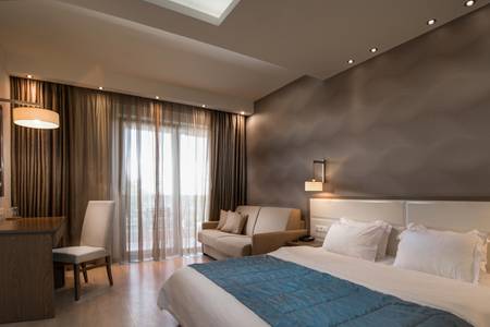 Cosmopolitan Hotel, Family
