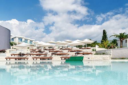 Alexandra Elegance Bridging Generations, Pool/Poolbereich