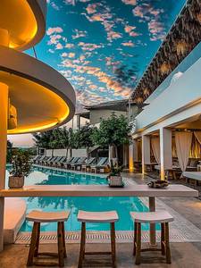 Crystal Waters, Restaurant/Gastronomie