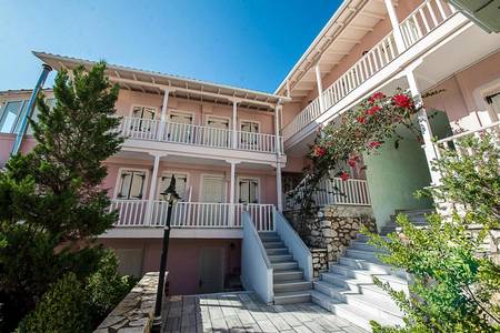 Ionis Hotel, Resort/Hotelanlage