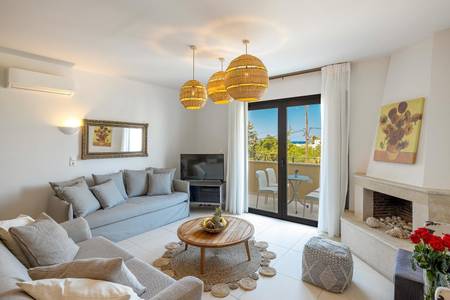 La Stella Suites, Executive