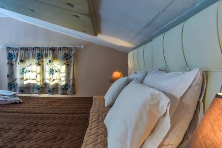 Govino Bay, Studio Govino Bay, Studio