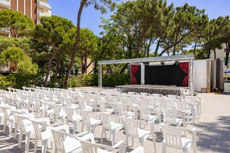 Color Bay Village, sonstige