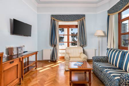 Hotel Miramar, Waterfront