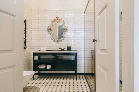 Torel Royal Court, Royal