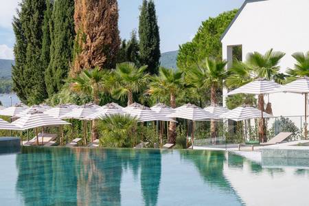 Molum Hotel & Residences, Pool/Poolbereich Molum Hotel & Residences, Pool/Poolbereich