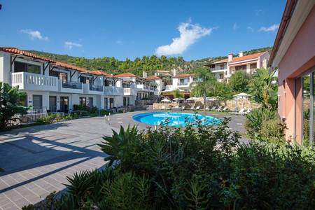 4 Epoches, Resort/Hotelanlage