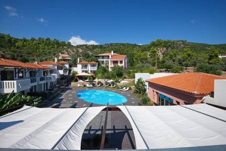 4 Epoches, Resort/Hotelanlage