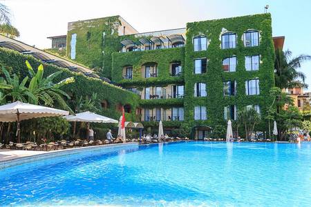 Hotel Caesar Palace, Außenpool des Hotels mit Liegebereich zum Entspannen