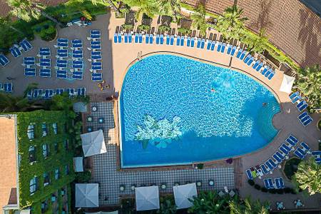 Hotel Caesar Palace, Außenpool des Hotels aus der Vogelperspektive mit umliegender Anlage