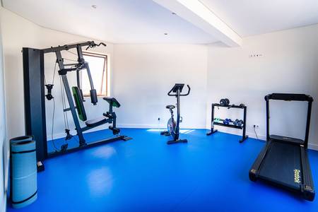 VIP Executive Suites do Marquês Hotel, Fitnessbereich des Hotels mit Trainingsgeräten