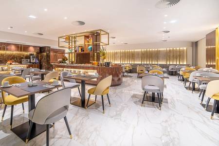 VIP Executive Suites do Marquês Hotel, Frühstücksraum des Hotels mit Tischen für Gäste