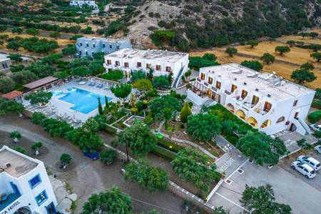 Casa Garden, Resort/Hotelanlage Casa Garden, Modernes Hotelgebäude mit klarer Architektur und Außenbereich