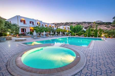 Casa Garden, Pool/Poolbereich Casa Garden, Außenpool mit Liegen und Sonnenschirmen