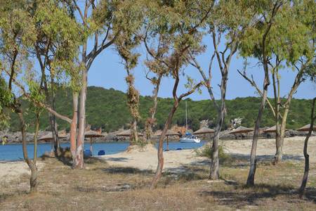 Ammos Bay, Küstenabschnitt mit Meer und natürlicher Landschaft