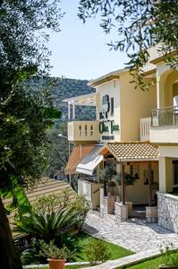 Adams Hotel Suites & Spa, Hotelgebäude mit moderner Architektur