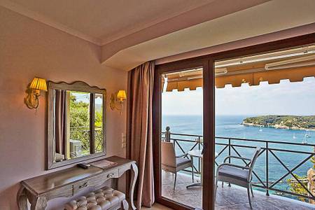 Hotel Palatino, Sauberes und modernes Badezimmer im Gästezimmer.