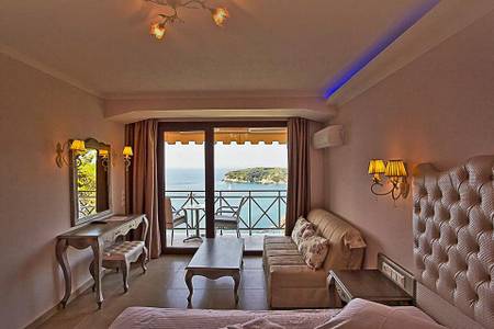 Hotel Palatino, Detailansicht der Zimmerausstattung und Dekoration.